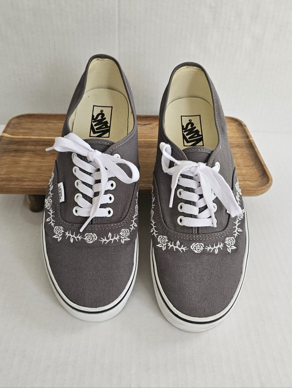 Vans Pewter Gray Sneakers Size Womens 13 Mens 11.5 Embroidered Roses Low Canvas
